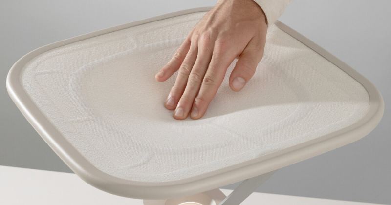 WINT Design Lab придумала лампу, яркость которой меняется за счет движения жидкого металла