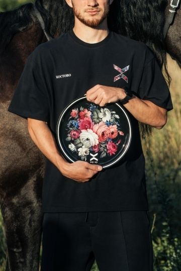 Жостовская фабрика создала мерч для футбольной команды