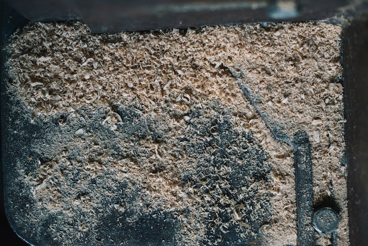 Выбор материалов и технологии укладки бетонной отмостки с утеплением