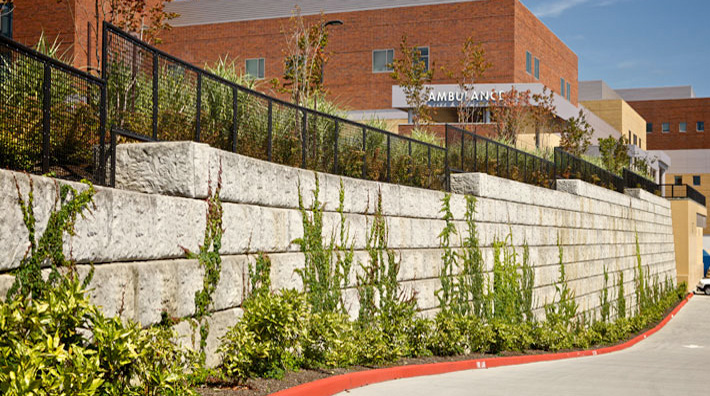 Подпорная стена из блоков ФБС