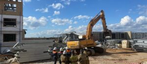 Обрушился из-за ветра? »: в 2 км от Казани упал дом